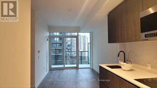 1304 - 117 Broadway Avenue, Toronto, ON - Indoor Photo Showing Kitchen