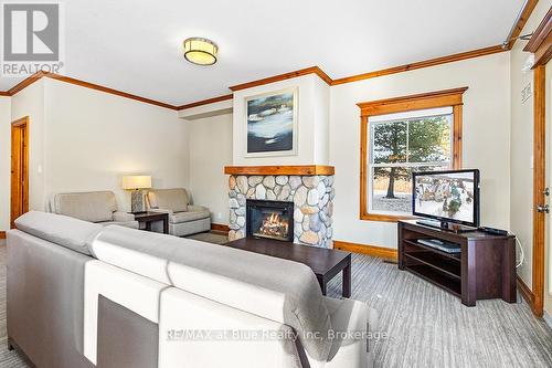 109 - 184 Snowbridge Way, Blue Mountains (Blue Mountain Resort Area), ON - Indoor Photo Showing Living Room With Fireplace