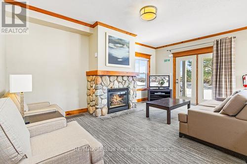 109 - 184 Snowbridge Way, Blue Mountains (Blue Mountain Resort Area), ON - Indoor Photo Showing Living Room With Fireplace