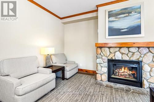 109 - 184 Snowbridge Way, Blue Mountains (Blue Mountain Resort Area), ON - Indoor Photo Showing Living Room With Fireplace