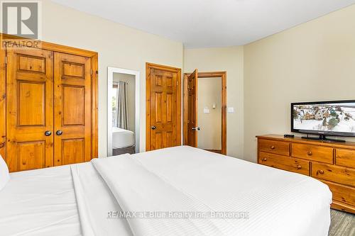 109 - 184 Snowbridge Way, Blue Mountains (Blue Mountain Resort Area), ON - Indoor Photo Showing Bedroom