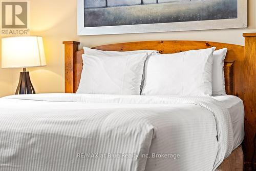 109 - 184 Snowbridge Way, Blue Mountains (Blue Mountain Resort Area), ON - Indoor Photo Showing Bedroom