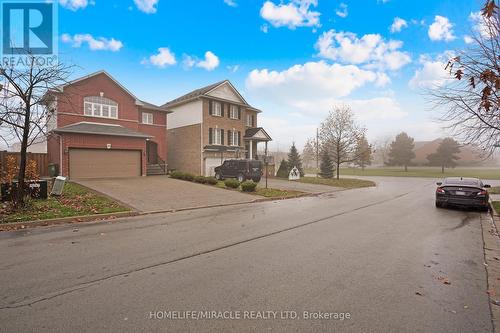 8 Meadow Wood Crescent, Hamilton, ON - Outdoor