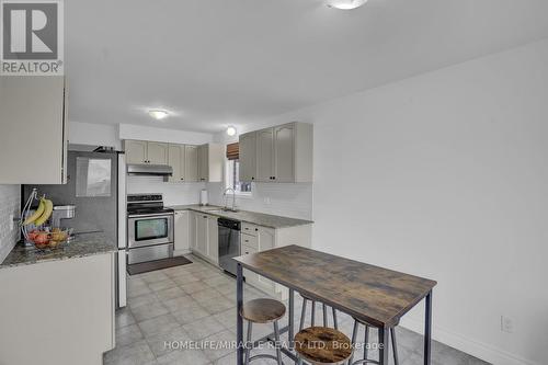 8 Meadow Wood Crescent, Hamilton, ON - Indoor Photo Showing Kitchen