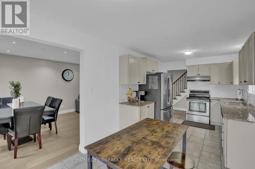 8 Meadow Wood Crescent, Hamilton, ON - Indoor Photo Showing Kitchen