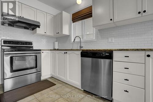 8 Meadow Wood Crescent, Hamilton, ON - Indoor Photo Showing Kitchen