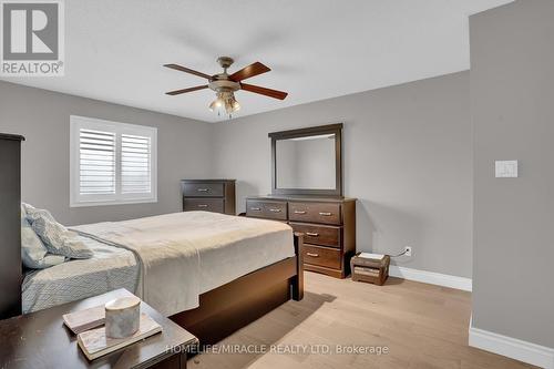 8 Meadow Wood Crescent, Hamilton, ON - Indoor Photo Showing Bedroom