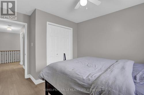 8 Meadow Wood Crescent, Hamilton, ON - Indoor Photo Showing Bedroom