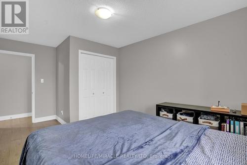 8 Meadow Wood Crescent, Hamilton, ON - Indoor Photo Showing Bedroom