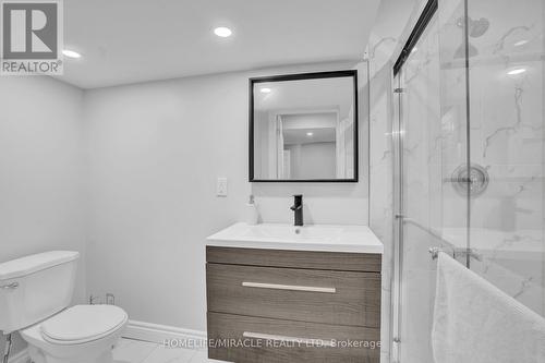 8 Meadow Wood Crescent, Hamilton, ON - Indoor Photo Showing Bathroom