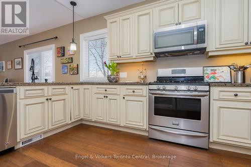 38 Rodney Street, Collingwood, ON - Indoor Photo Showing Kitchen