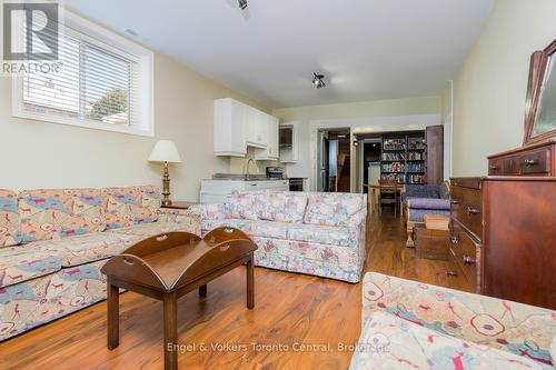 38 Rodney Street, Collingwood, ON - Indoor Photo Showing Living Room