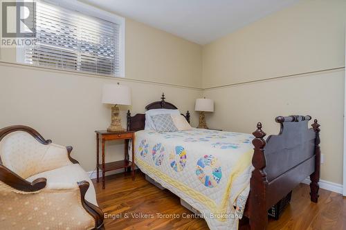 38 Rodney Street, Collingwood, ON - Indoor Photo Showing Bedroom