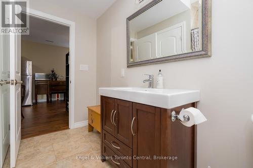 38 Rodney Street, Collingwood, ON - Indoor Photo Showing Bathroom