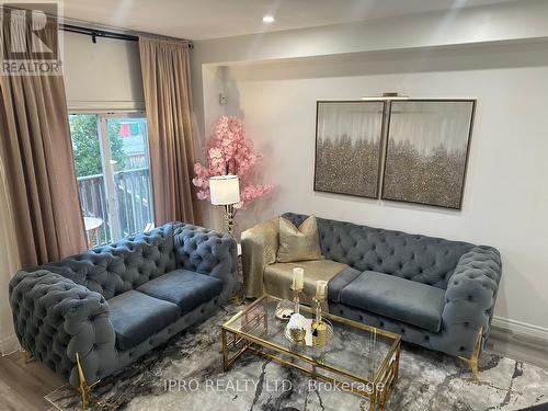 43 Edenrock Drive, Hamilton, ON - Indoor Photo Showing Living Room