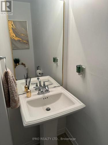 43 Edenrock Drive, Hamilton, ON - Indoor Photo Showing Bathroom