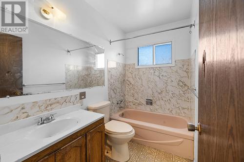 1816 Ash Street, Creston, BC - Indoor Photo Showing Bathroom