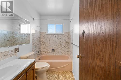 1816 Ash Street, Creston, BC - Indoor Photo Showing Bathroom