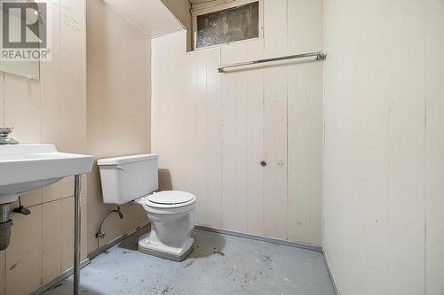 1816 Ash Street, Creston, BC - Indoor Photo Showing Bathroom