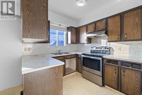 1816 Ash Street, Creston, BC - Indoor Photo Showing Kitchen With Double Sink