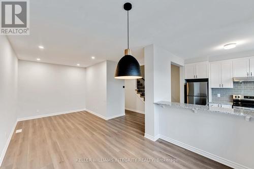 580 Catleaf Row, Ottawa, ON - Indoor Photo Showing Kitchen With Upgraded Kitchen