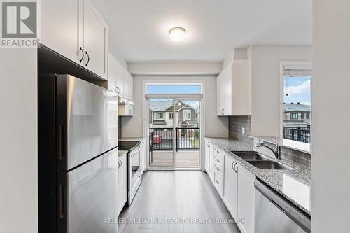 580 Catleaf Row, Ottawa, ON - Indoor Photo Showing Kitchen With Double Sink With Upgraded Kitchen