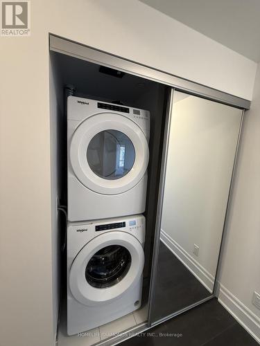 2404 - 30 Elm Drive, Mississauga, ON - Indoor Photo Showing Laundry Room