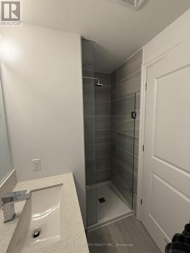 2404 - 30 Elm Drive, Mississauga, ON - Indoor Photo Showing Bathroom