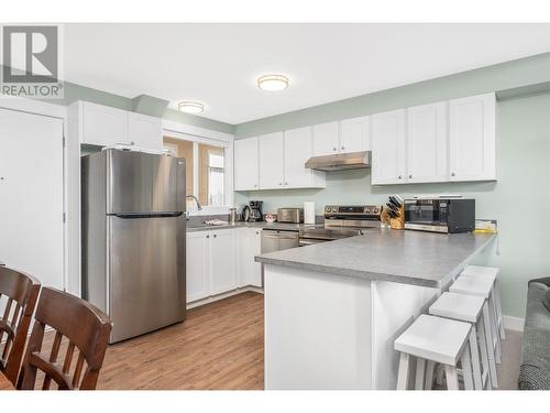 New appliances, counter top and cabinet refurb - 9885 Pinnacles Road Unit# 21, Vernon, BC - Indoor Photo Showing Kitchen With Double Sink