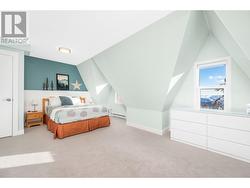 Fourth floor bedroom - 