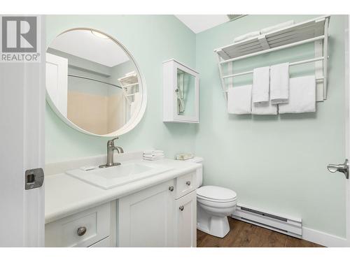 Ensuite bath in Fourth floor bedroom - 9885 Pinnacles Road Unit# 21, Vernon, BC - Indoor Photo Showing Bathroom