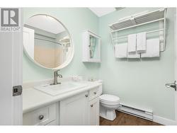 Ensuite bath in Fourth floor bedroom - 