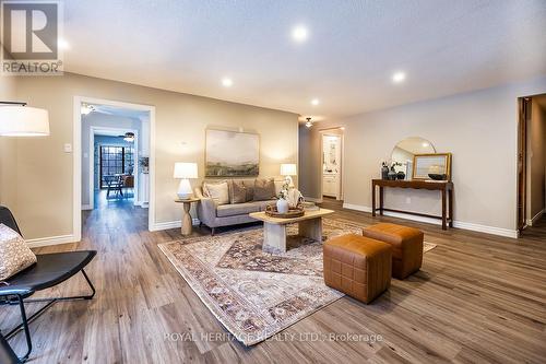 4 - 605 Whitaker Street, Peterborough, ON - Indoor Photo Showing Living Room