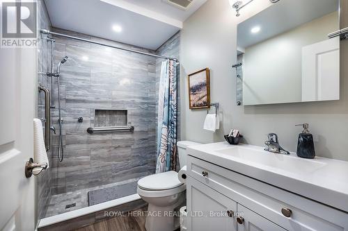 4 - 605 Whitaker Street, Peterborough, ON - Indoor Photo Showing Bathroom