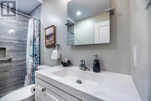 4 - 605 Whitaker Street, Peterborough, ON - Indoor Photo Showing Bathroom