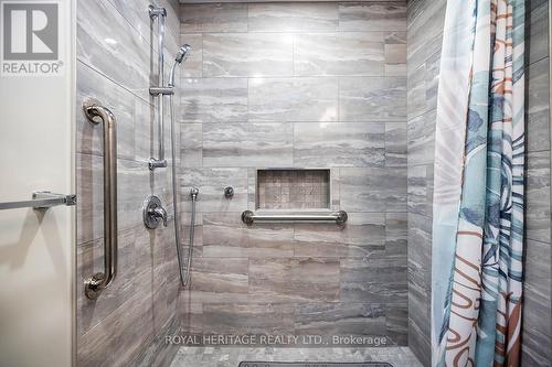 4 - 605 Whitaker Street, Peterborough, ON - Indoor Photo Showing Bathroom