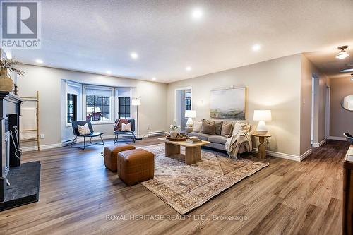 4 - 605 Whitaker Street, Peterborough, ON - Indoor Photo Showing Living Room