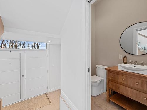 Powder room - 1499 Rue Du Clos-Des-Artisans, Prévost, QC - Indoor Photo Showing Bathroom