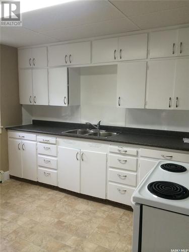 601 3Rd Street, Estevan, SK - Indoor Photo Showing Kitchen With Double Sink