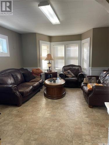 601 3Rd Street, Estevan, SK - Indoor Photo Showing Living Room