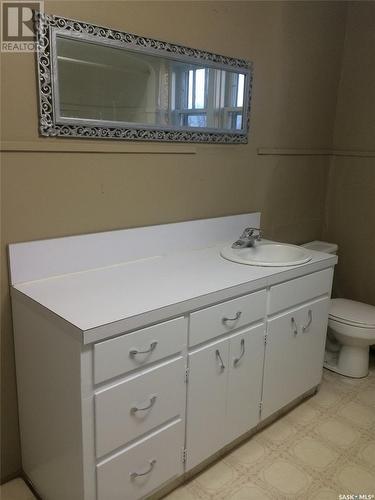 601 3Rd Street, Estevan, SK - Indoor Photo Showing Bathroom