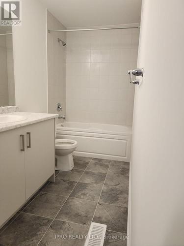 262 Velvet Way S, Thorold, ON - Indoor Photo Showing Bathroom