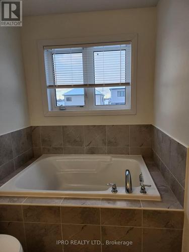 262 Velvet Way S, Thorold, ON - Indoor Photo Showing Bathroom