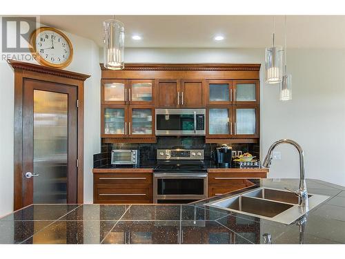 550 Glenmeadows Road Unit# 115, Kelowna, BC - Indoor Photo Showing Kitchen With Stainless Steel Kitchen With Double Sink