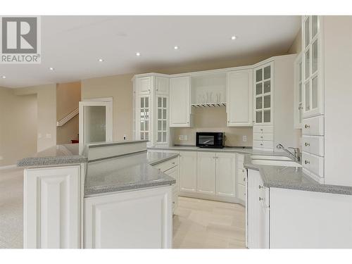 550 Glenmeadows Road Unit# 115, Kelowna, BC - Indoor Photo Showing Kitchen