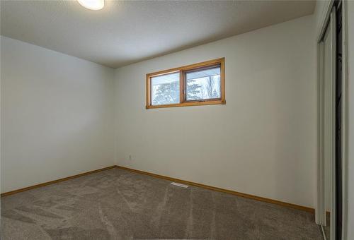 121 Maple Avenue, Mitchell, MB - Indoor Photo Showing Other Room