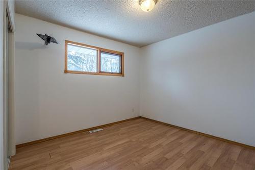 121 Maple Avenue, Mitchell, MB - Indoor Photo Showing Other Room