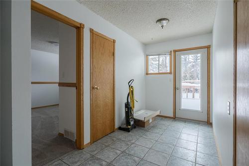 121 Maple Avenue, Mitchell, MB - Indoor Photo Showing Other Room