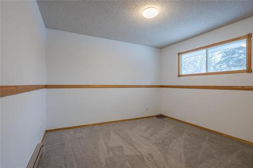 121 Maple Avenue, Mitchell, MB - Indoor Photo Showing Other Room