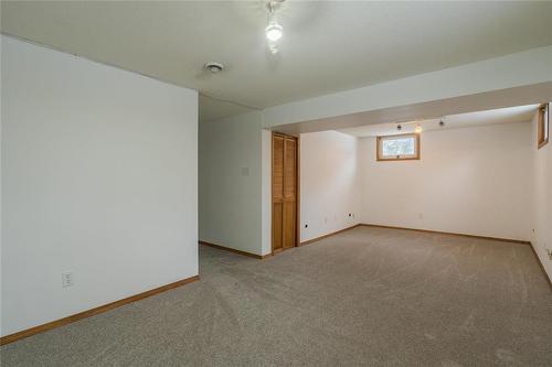 121 Maple Avenue, Mitchell, MB - Indoor Photo Showing Other Room